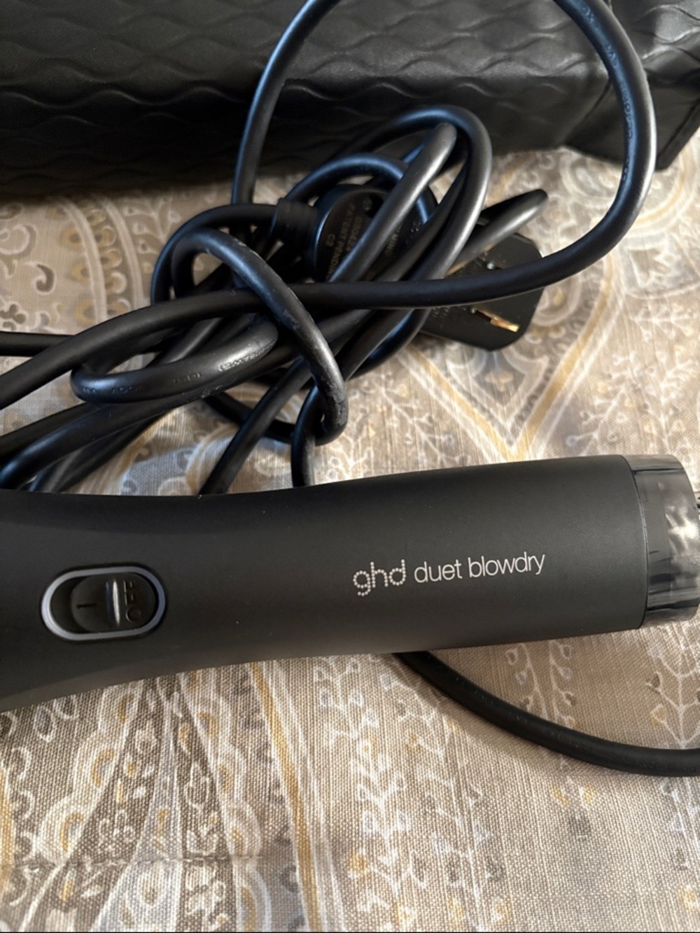 ghd Black Heated Round Styling Brush with Quilted Heat Pouch - Picture 3 of 8